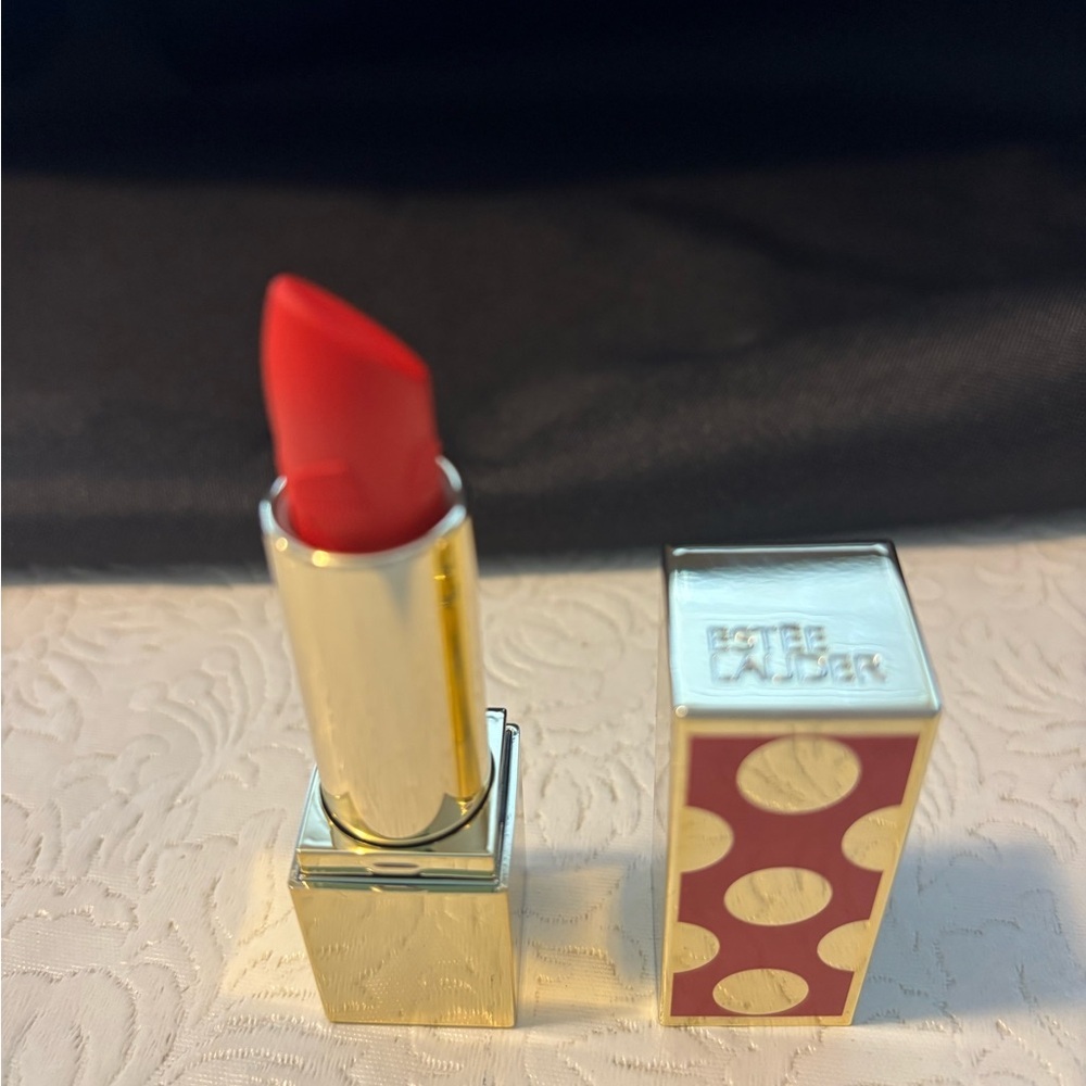 ❤️2/$15 or 3/$21❤️NWOT Estée Lauder Limited Edition Red Ribbon Creamy Lipstick